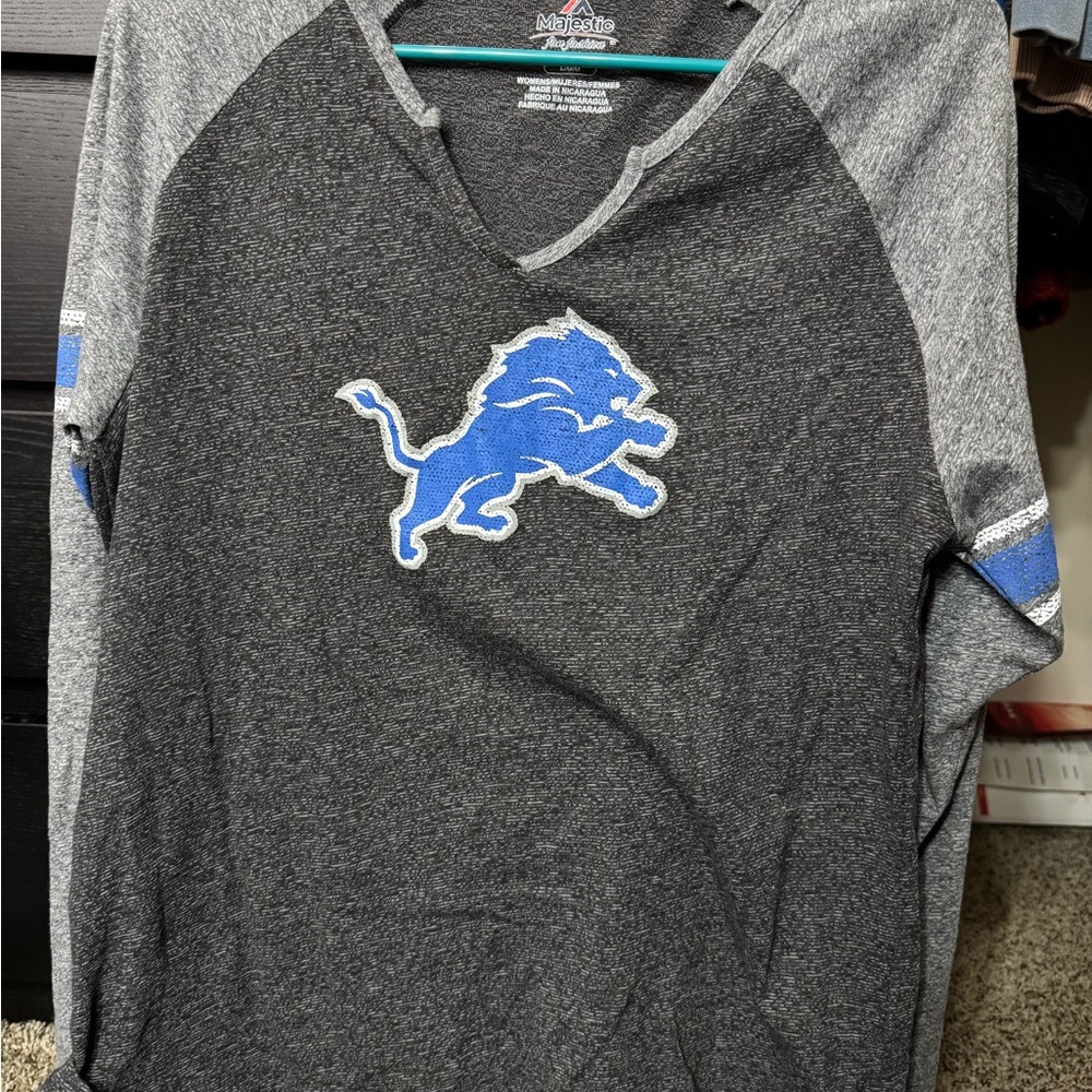Detroit Lions Gray and Blue V-Neck Shirt
